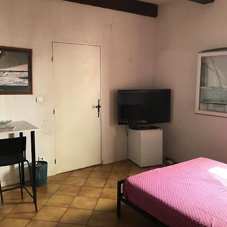 Chambre climatisée avec sdb privée dans une villa avec piscine privée Marsella Exterior foto